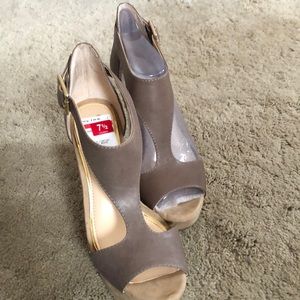 Jessica Simpson Wedges